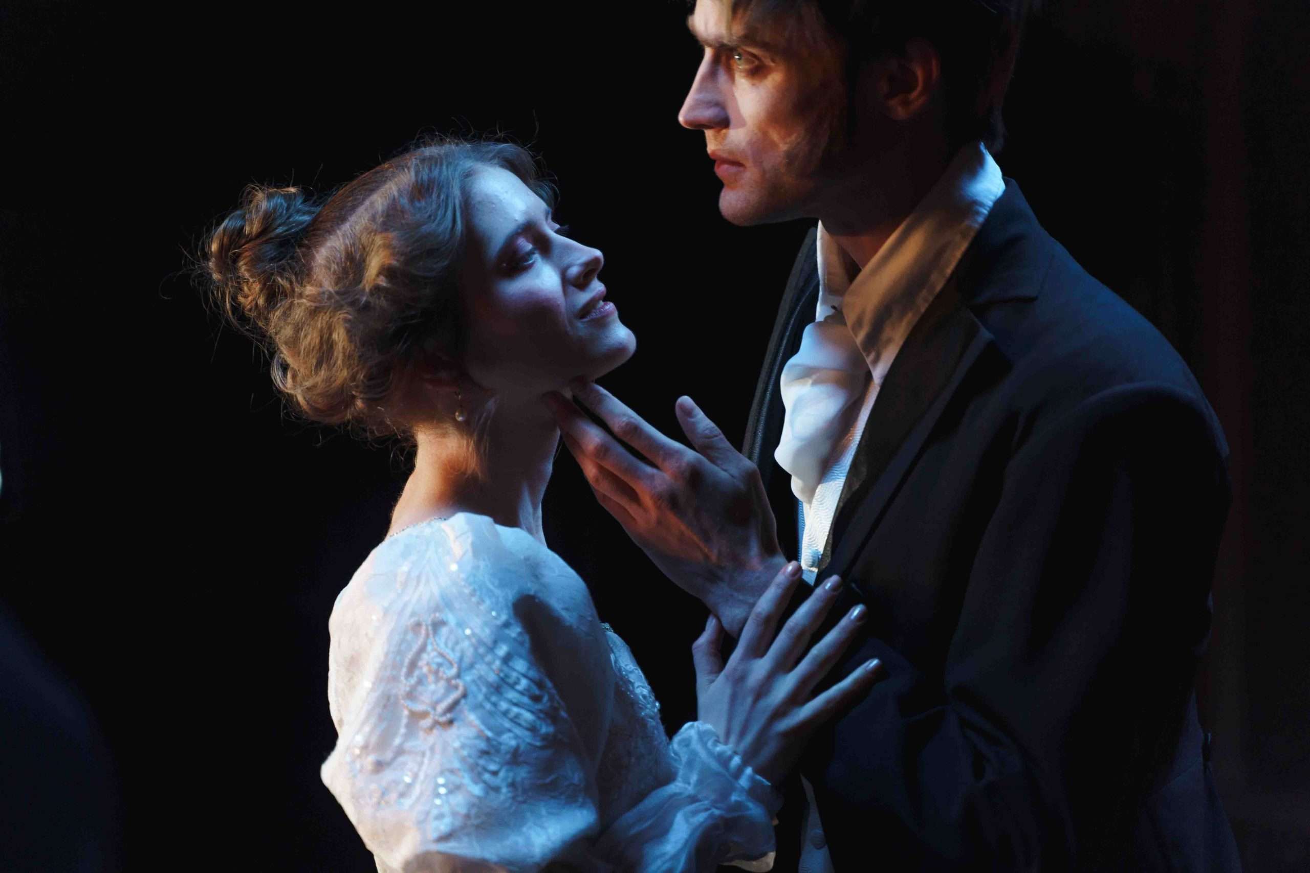 Stage Acting Versus Film Acting-thestageyactor.com
